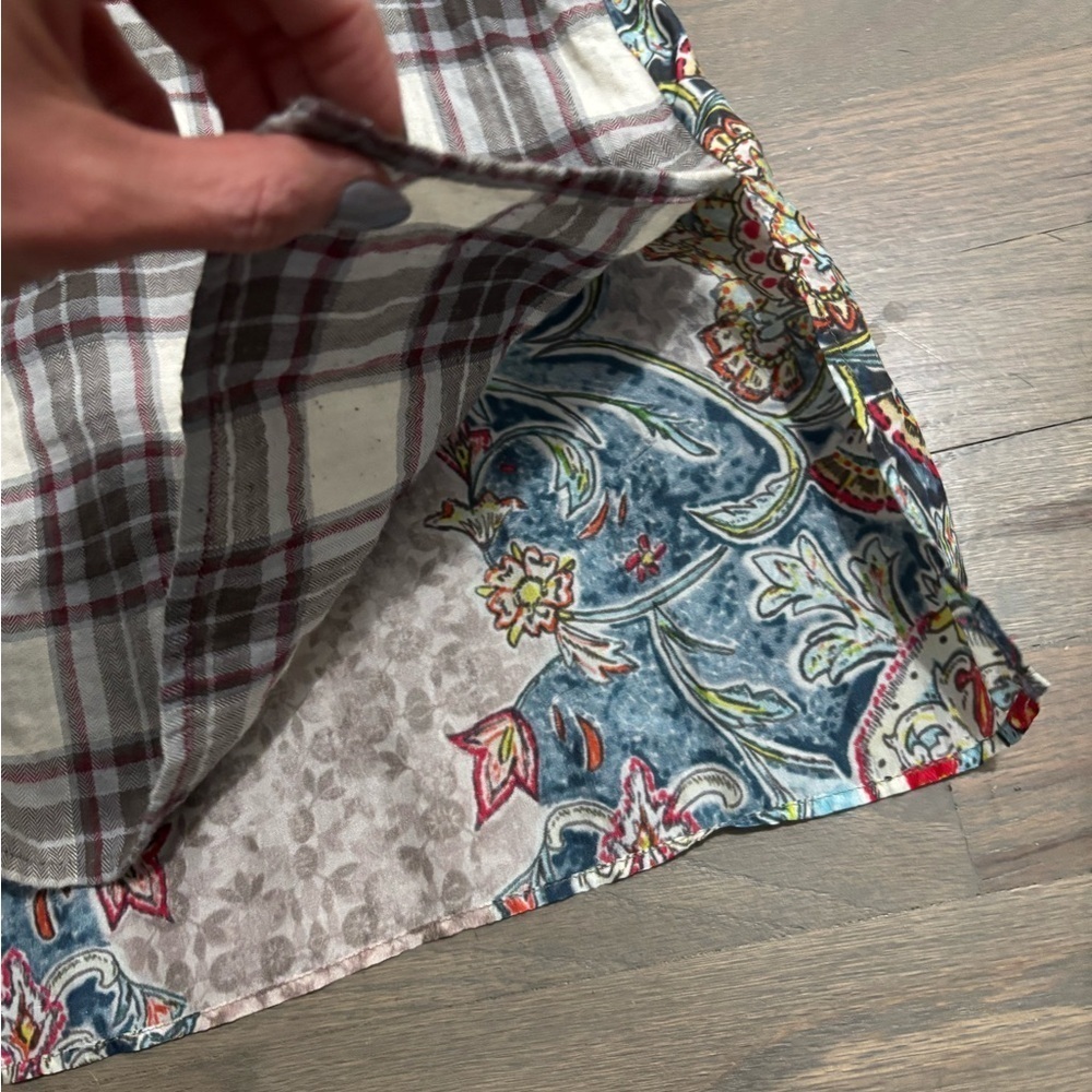 Johnny Was Workshop Silk Back Button Down Top. Size Small - Picture 6 of 8